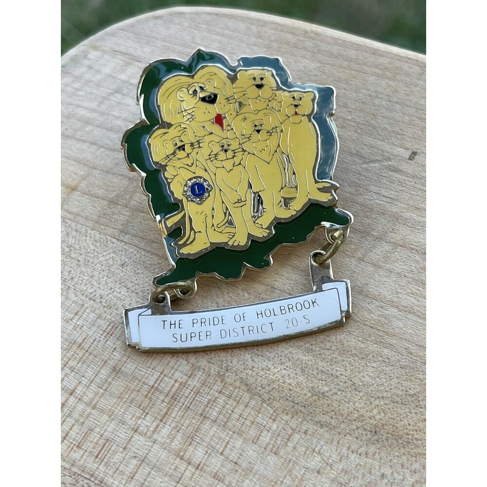 Lions Club Lapel Pin The Pride of Holbrook Super District 20-S Lion